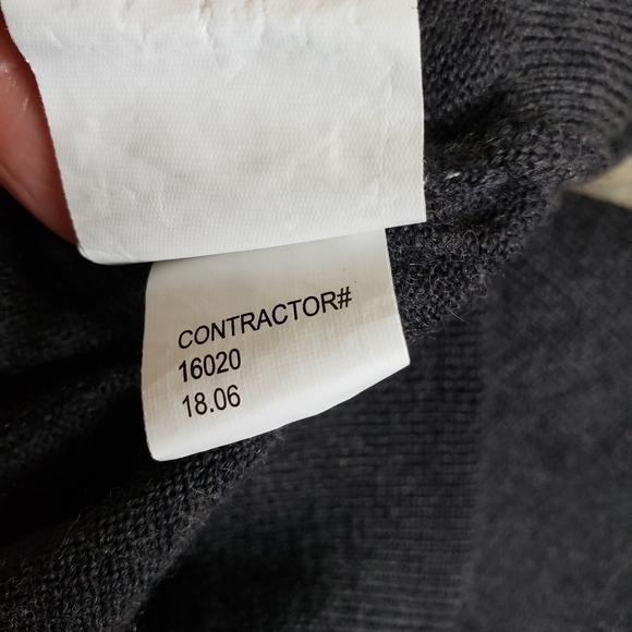 Calvin Klein Extra Fine  Merino Wool V-neck Sweater Dark Gray Size  Medium - Picture 11 of 13